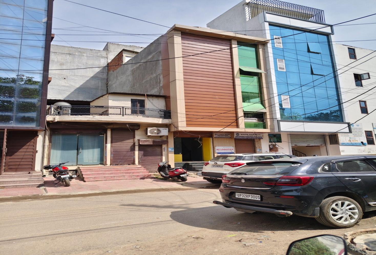 Office space for rent ( Vibhuti khand )