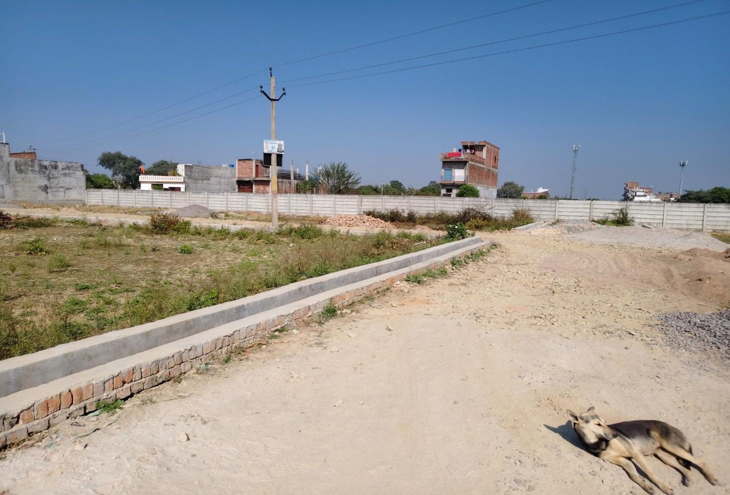 Plot at Nahar road jankipuram 